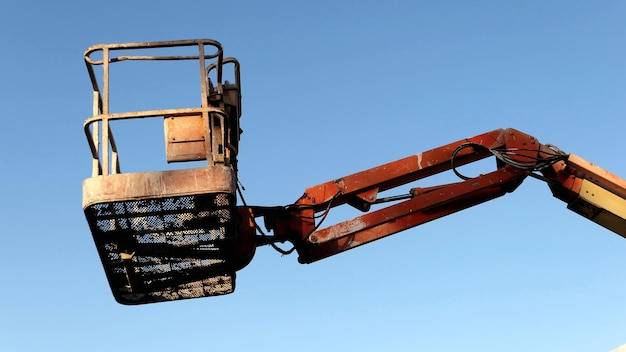 Jak sprawdza się podnośnik nożycowy Niftylift HR12 NE na 12 metrach roboczych?