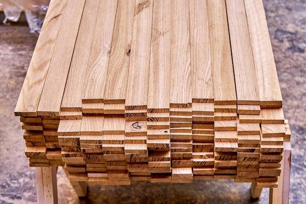 Jak zrobić stolik z palety euro do swojego salonu?