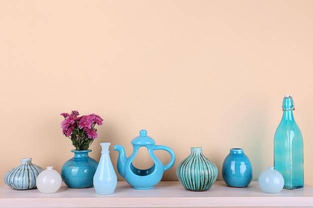 Jak dobrać dodatki do koloru ścian w swoim mieszkaniu?