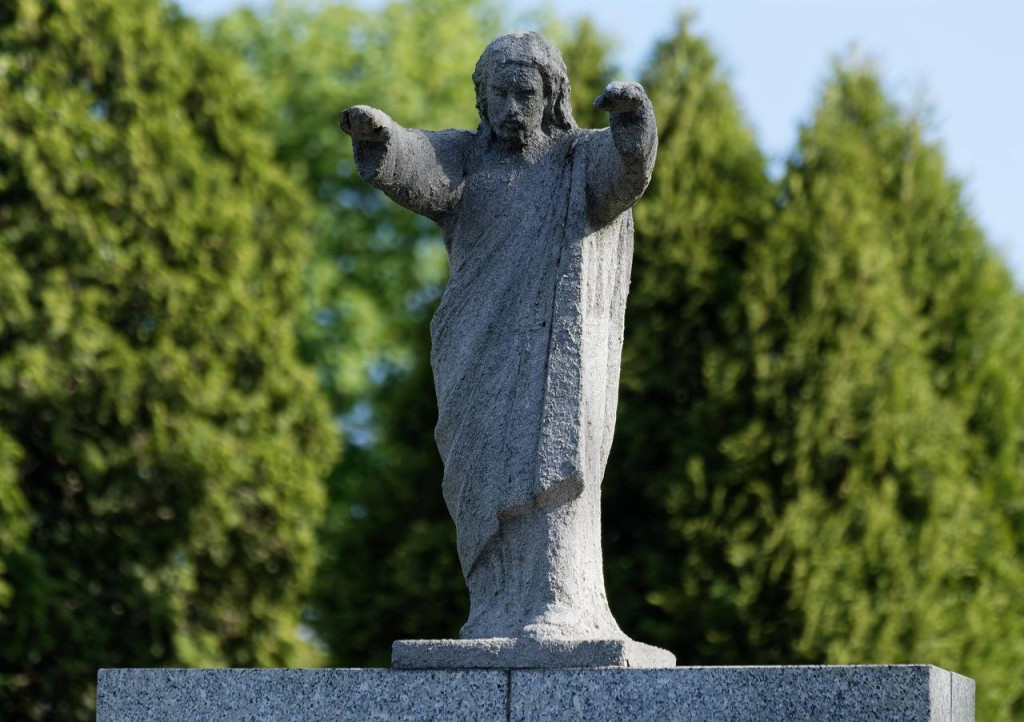Kiedy odklejamy taśmę malarską żeby nie uszkodzić ściany?