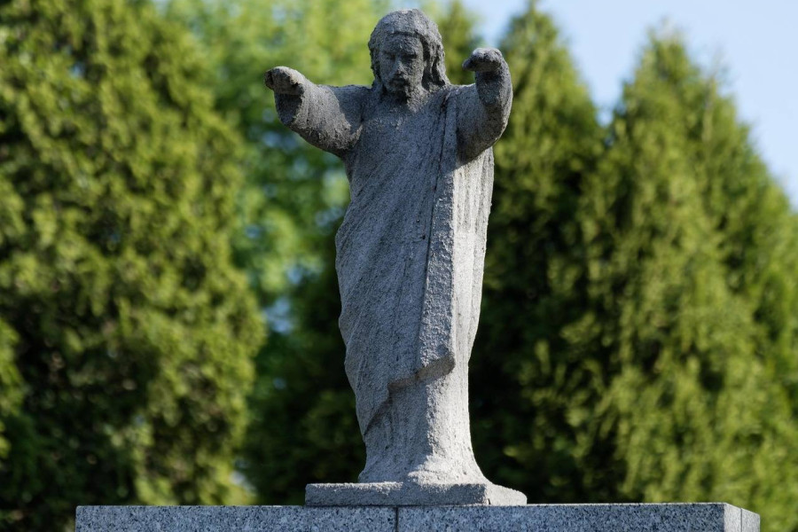 Kiedy odklejamy taśmę malarską żeby nie uszkodzić ściany?